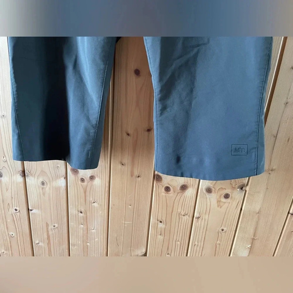 Women's REI Nylon Capris Pants.  Grey.  Size 10 - Picture 2 of 5